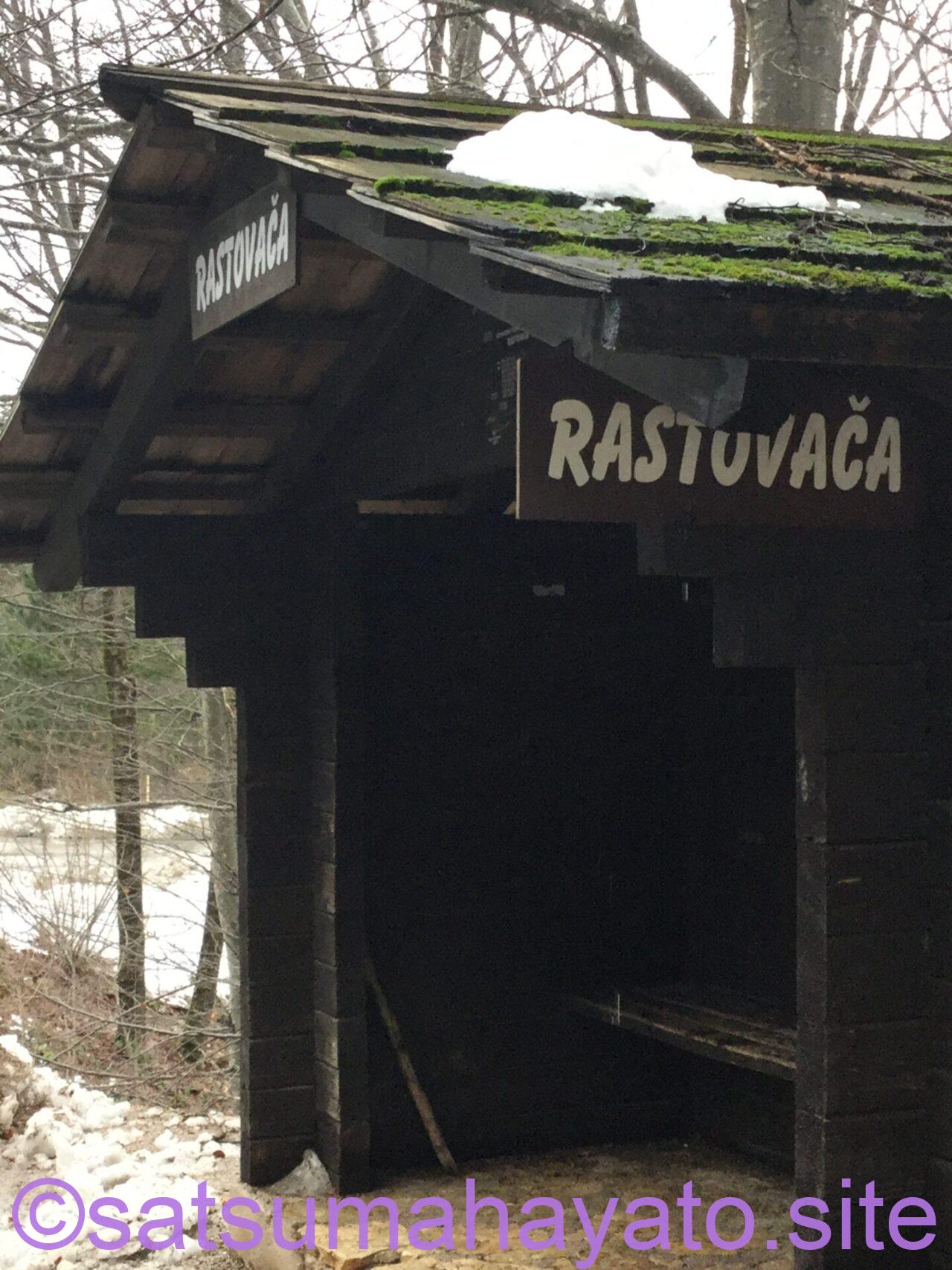 【東欧一人旅5日目】集合住宅がホラーゲームみたいで怖い(基本消灯):クリスマスのクロアチア・スロベニア11日間:ADHD&ASDの初海外一人旅 IMG 8597