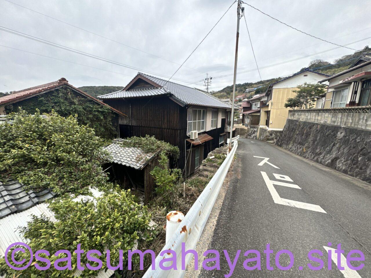 教会と神社の共存.佐賀県馬渡島.釣り客が多い IMG 1395
