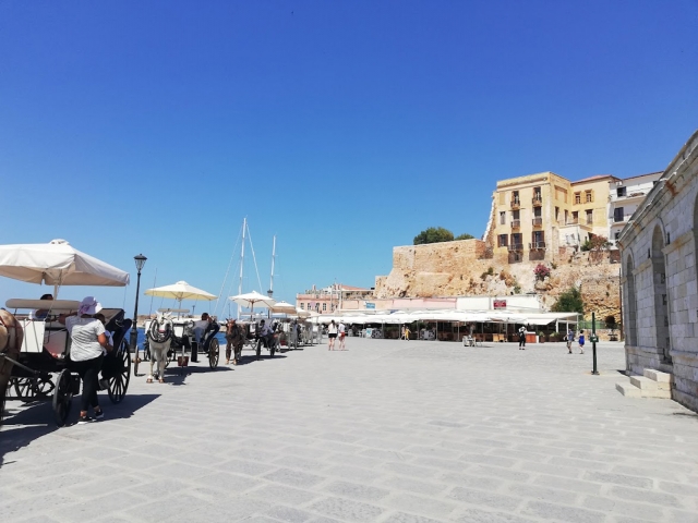 ギリシャキオス島ヒオス島(Chios)・クレタ島(crete)の火災はアクリア村からの延焼.5000人避難。火星と冥王星のホロスコープ 28522444 s