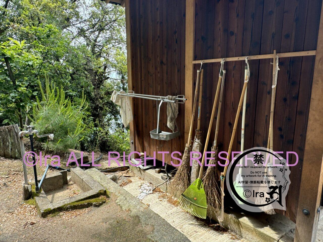 海を臨む氏神様の神社.岡山県笠岡諸島小飛島(こびしま) IMG 9338